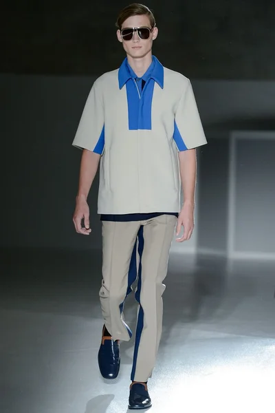 Look 12